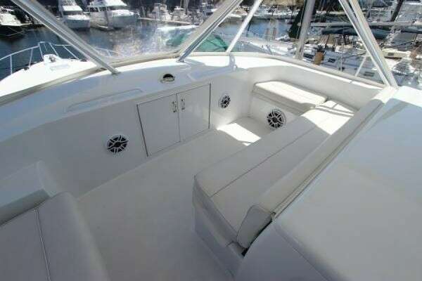 Hatteras 60 Convertible Yacht For Sale