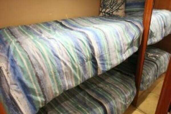 Hatteras 60 Convertible Yacht For Sale