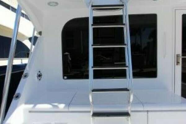 Hatteras 60 Convertible Yacht For Sale