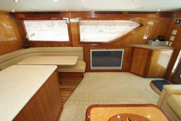 Hatteras 60 Convertible Yacht For Sale
