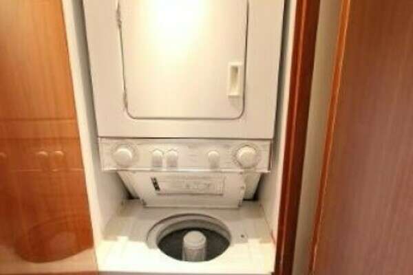 Hatteras 60 Convertible Yacht For Sale