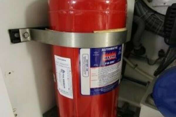 Hatteras 60 Convertible Yacht For Sale