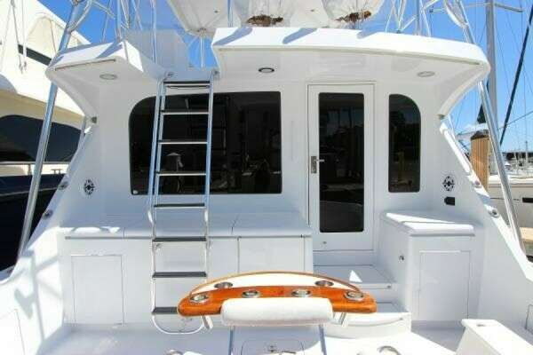 Hatteras 60 Convertible Yacht For Sale