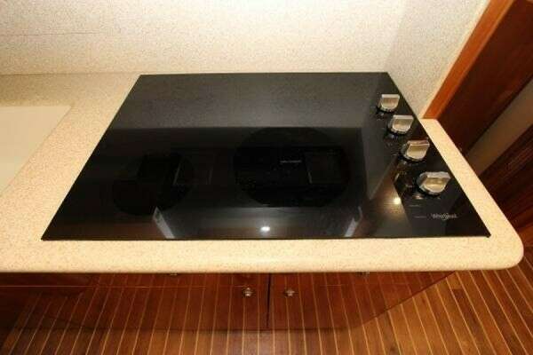 Hatteras 60 Convertible Yacht For Sale