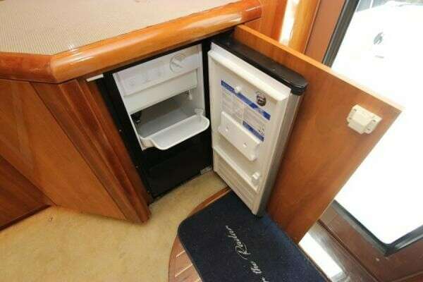 Hatteras 60 Convertible Yacht For Sale