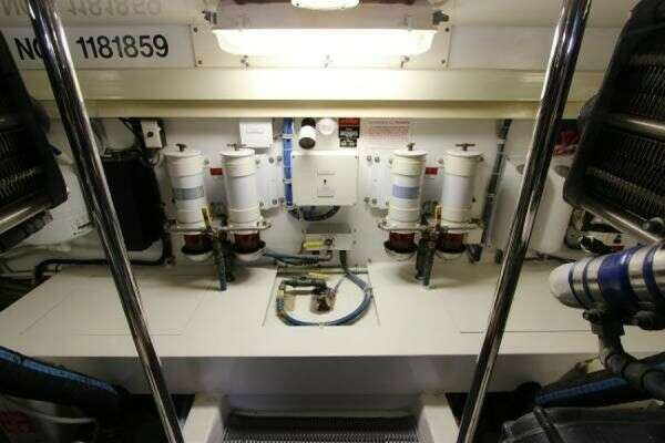 Hatteras 60 Convertible Yacht For Sale