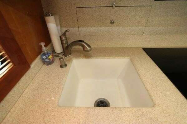 Hatteras 60 Convertible Yacht For Sale