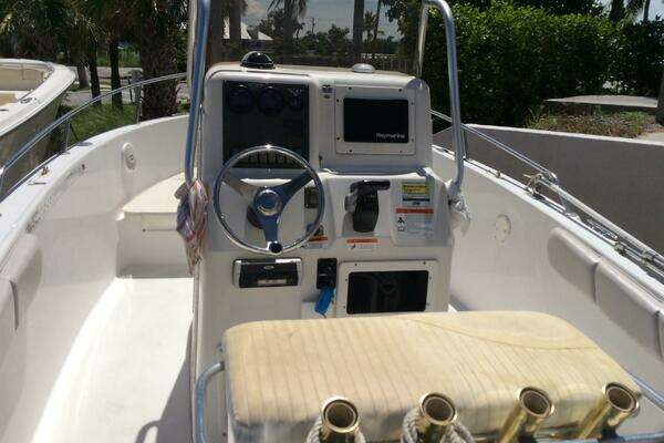 Photo of the 2005 Seaswirl Striper 