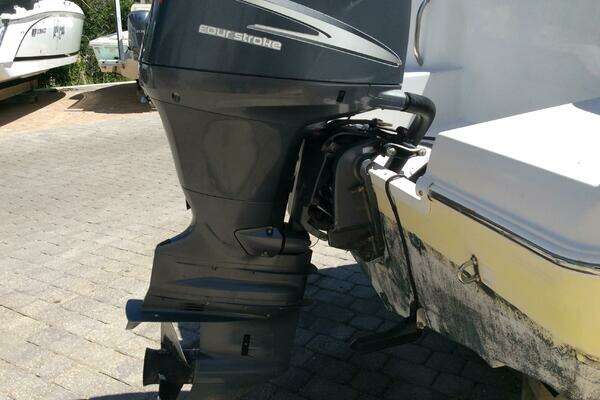 Photo of the 2005 Seaswirl Striper 