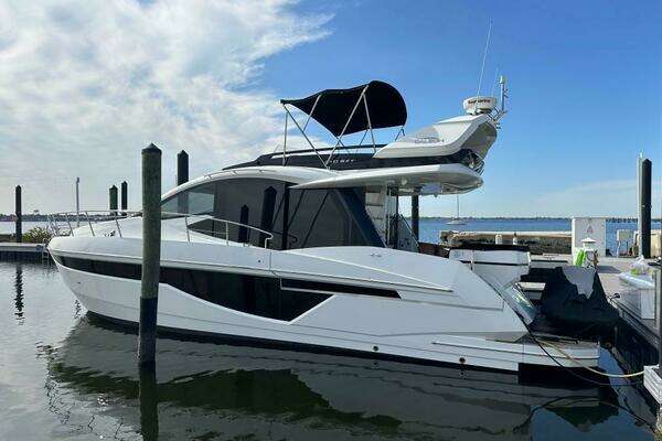 Galeon 470 Sky Yacht For Sale