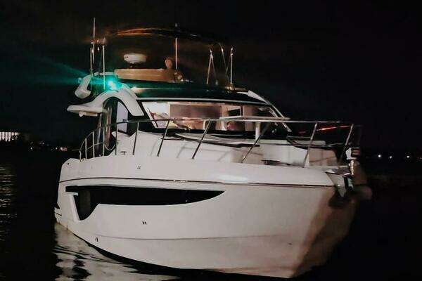 Galeon 470 Sky Yacht For Sale