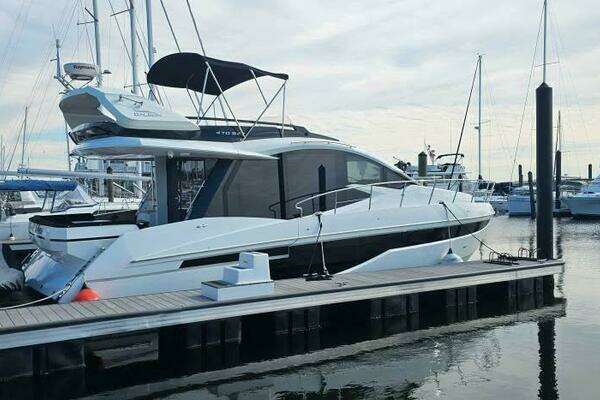 Galeon 470 Sky Yacht For Sale