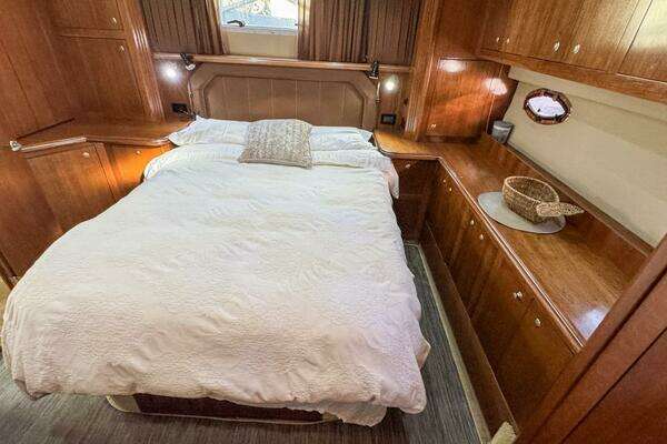Cruisers Yachts 405 Express Motoryacht Yacht For Sale