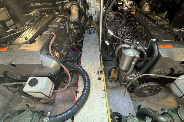 Cruisers Yachts 405 Express Motoryacht Yacht For Sale