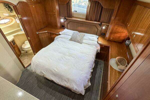 Cruisers Yachts 405 Express Motoryacht Yacht For Sale