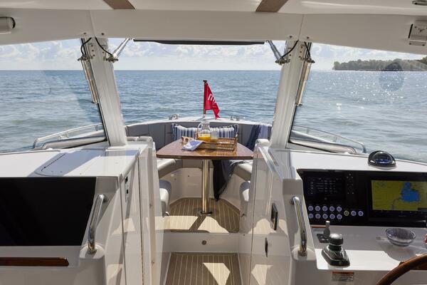 38ft MJM Yacht For Sale