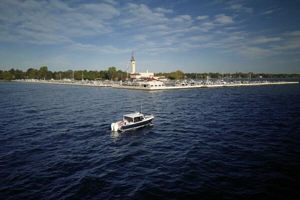 38ft MJM Yacht For Sale