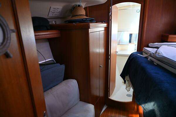 Photo of the 2003 Hunter 456