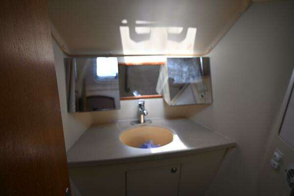 Photo of the 2003 Hunter 456