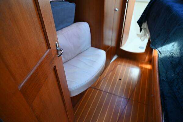 Photo of the 2003 Hunter 456