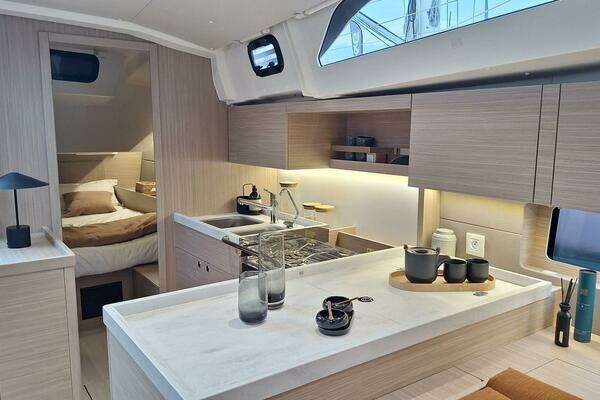 47ft Beneteau Yacht For Sale