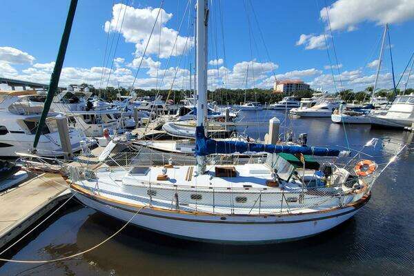 Photo of the 1984 Tayana 37 "Albatross"