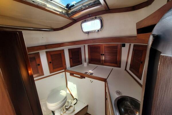 Albatross 37ft Tayana Yacht For Sale