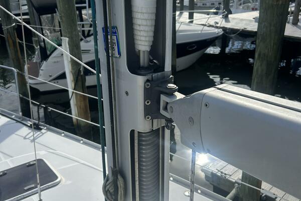 37' Beneteau Mainsail furling