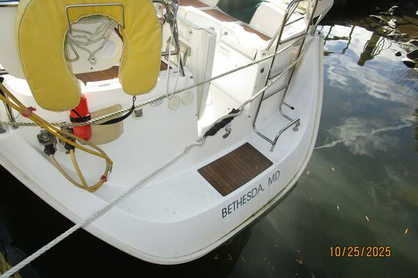 37' Beneteau swimplatform