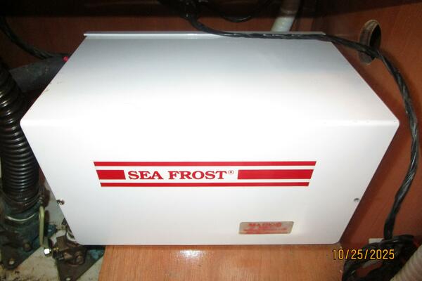 37' Beneteau refrigeration system