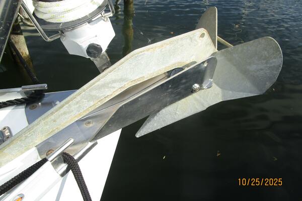 37' Beneteau anchor
