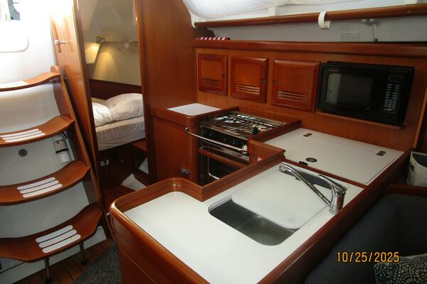 37' Beneteau galley3