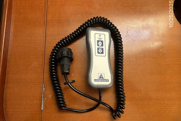 37' Beneteau anchor windlass control