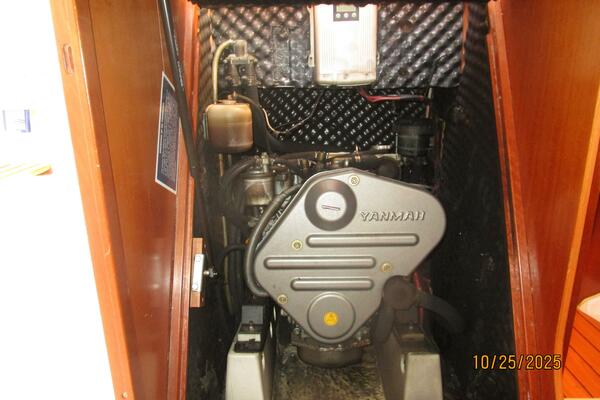 37' Beneteau auxiliary access