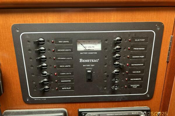 37' Beneteau electrical panel