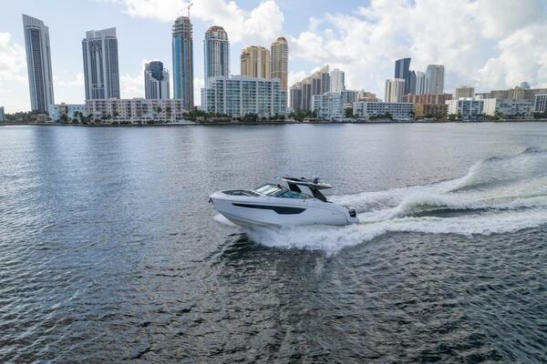 38ft Cruisers Yachts Yacht For Sale