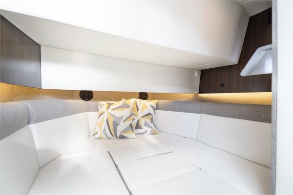 38ft Cruisers Yachts Yacht For Sale