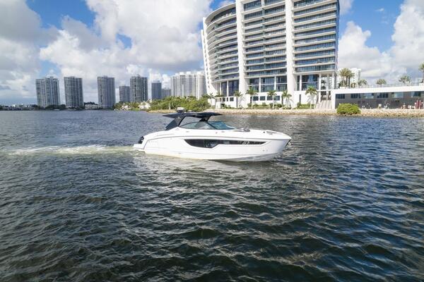 38ft Cruisers Yachts Yacht For Sale