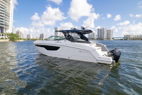 38ft Cruisers Yachts Yacht For Sale