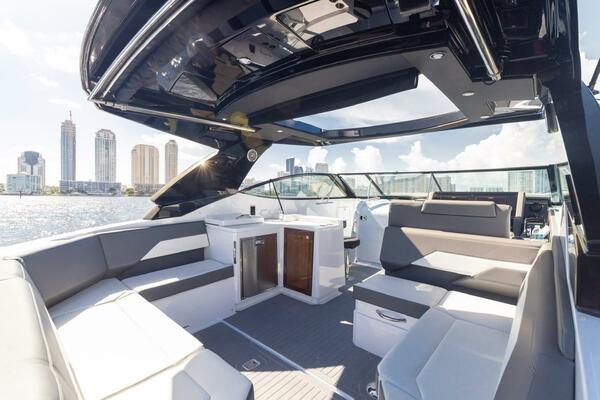 38ft Cruisers Yachts Yacht For Sale