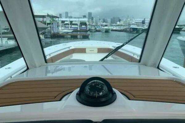 Caymas 341CC Yacht For Sale