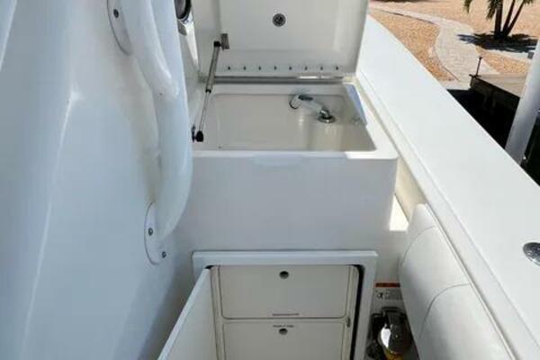 33ft Regulator Yacht For Sale