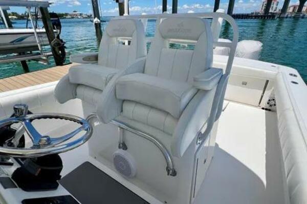 33ft Regulator Yacht For Sale