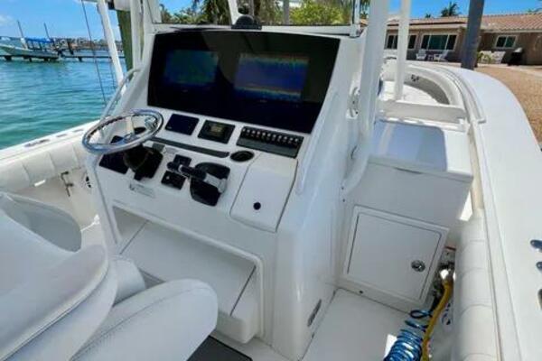 33ft Regulator Yacht For Sale