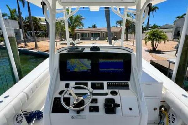 33ft Regulator Yacht For Sale