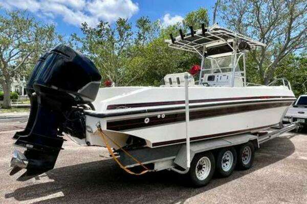 Photo of the 1994 Fountain 31 Center Console