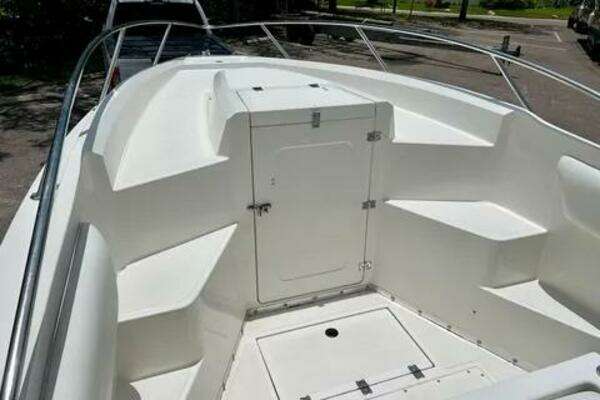 Photo of the 1994 Fountain 31 Center Console