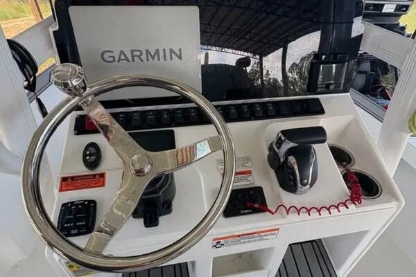 25ft Sea Hunt Yacht For Sale