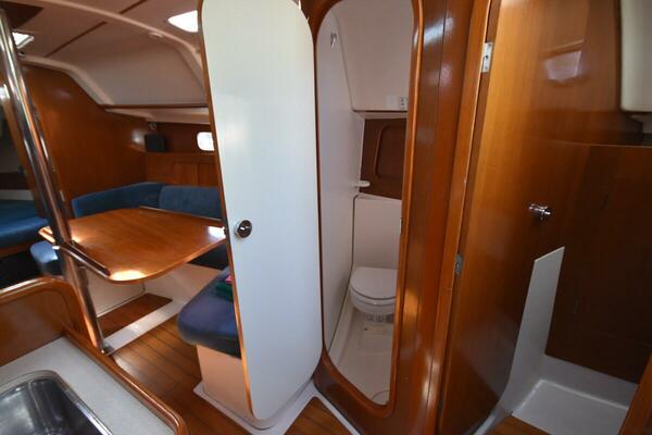 Vitality 32ft Beneteau Yacht For Sale