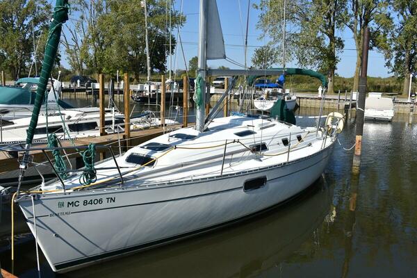 Vitality 32ft Beneteau Yacht For Sale